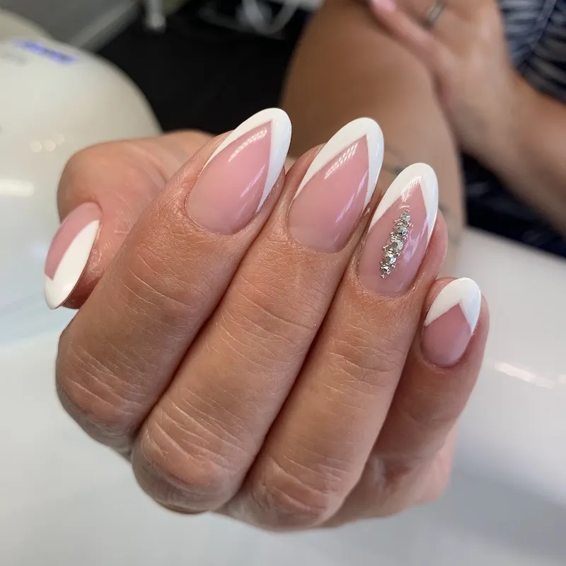 Sally Nails & Beauty – Lede